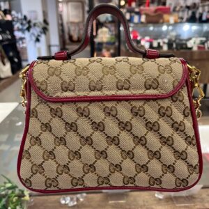 GUCCI 販売】コンパクトなバッグが入荷中です❣スタッフおすすめバッグ