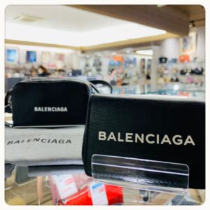 【BALENCIAGA　販売　盛岡】ブラック×ホワイトロゴが素敵♡エブリデイライン
