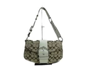 COACH シグネチャーショルダーバッグ