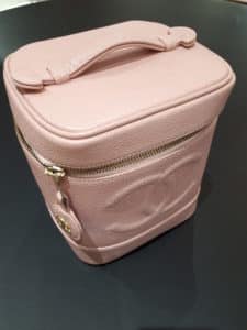 【シャネルキャビアスキン　バニティーバッグ　A01998】を盛岡市のお客様よりお買取させていただきました。