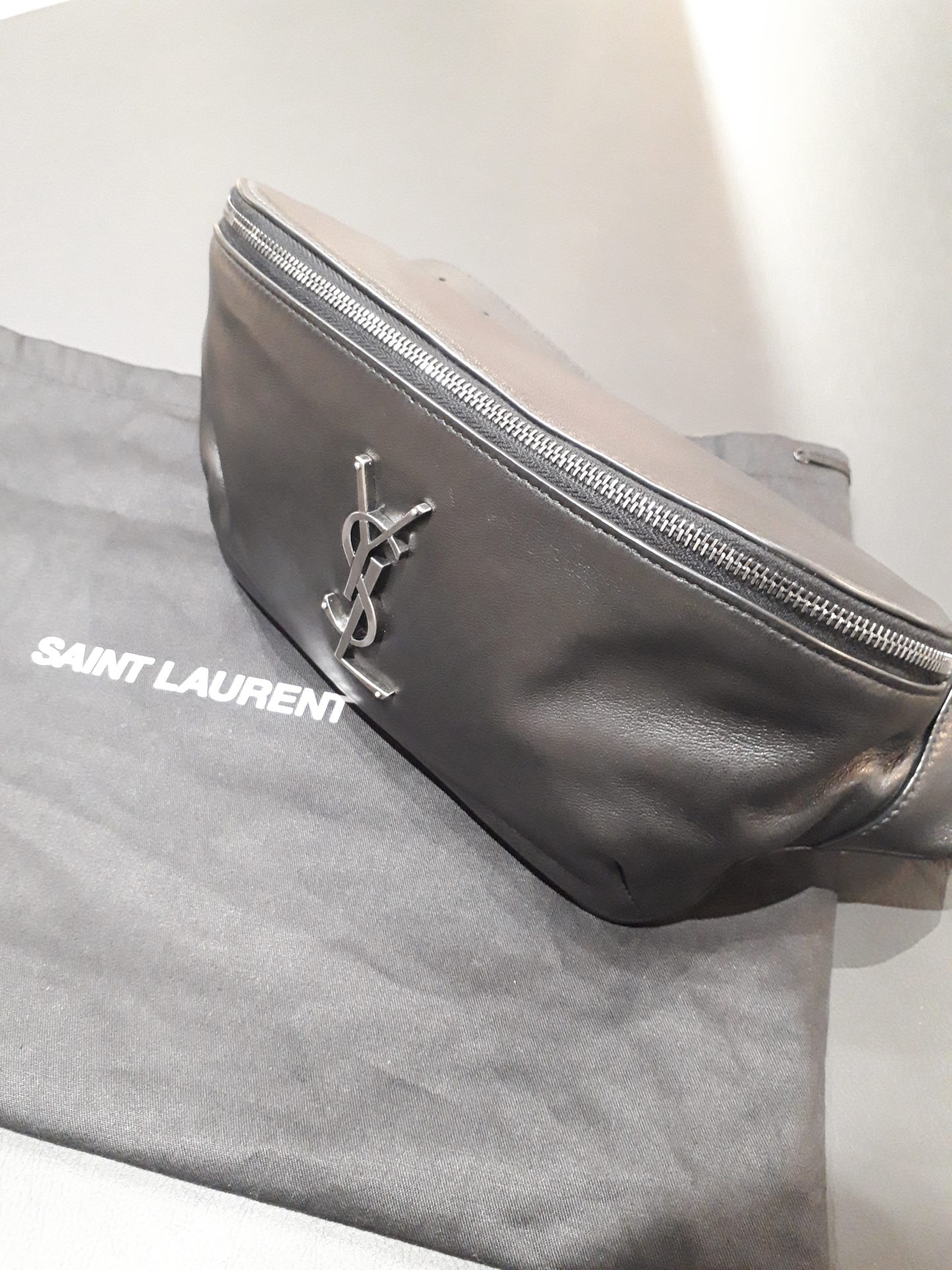 【SAINT LAURENT　ロゴレザーベルトバッグ】を盛岡市のお客様よりお買取させていただきました！
