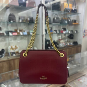 【ブランド 販売】秋の装いに映える、深みボルドーのCOACHバッグが入荷しております✨