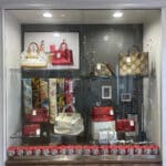 【ブランド 販売】入口のハイケースのディスプレイを変更しました🎍✨