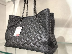 【盛岡 ボッテガ 販売】BOTTEGA VENETA　ナッパ マイクロスタッズトートバッグ