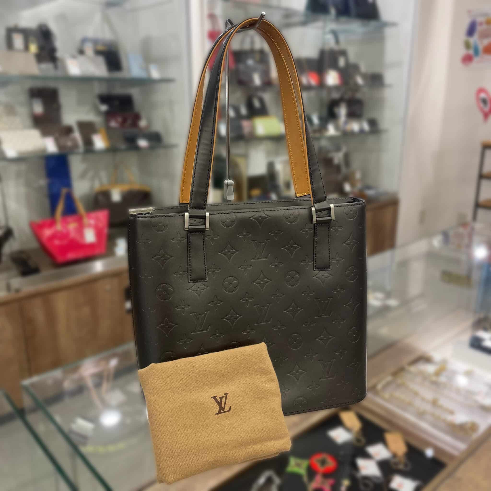 【ルイヴィトン 販売】マットな質感が高級感たっぷり!ルイヴィトンのストックトンが入荷中です🖤