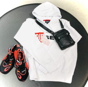 【ブランド　販売　盛岡】若者に人気！！クールカジュアルなディーゼルのパーカー