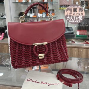 【ブランド　販売】FERRAGAMOの才色兼備なバッグをご紹介です❣👜