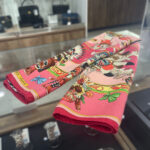 【エルメス 販売】遊び心溢れるデザインがコーディネートのアクセントにぴったり✨カレ90カチナが販売中です🙌