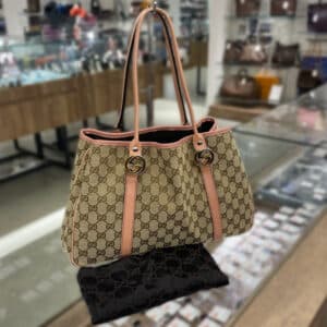 【グッチ 販売】春のお出かけにぴったりなGUCCIのトートバッグが入荷中です🙆🏻‍♀️🩷