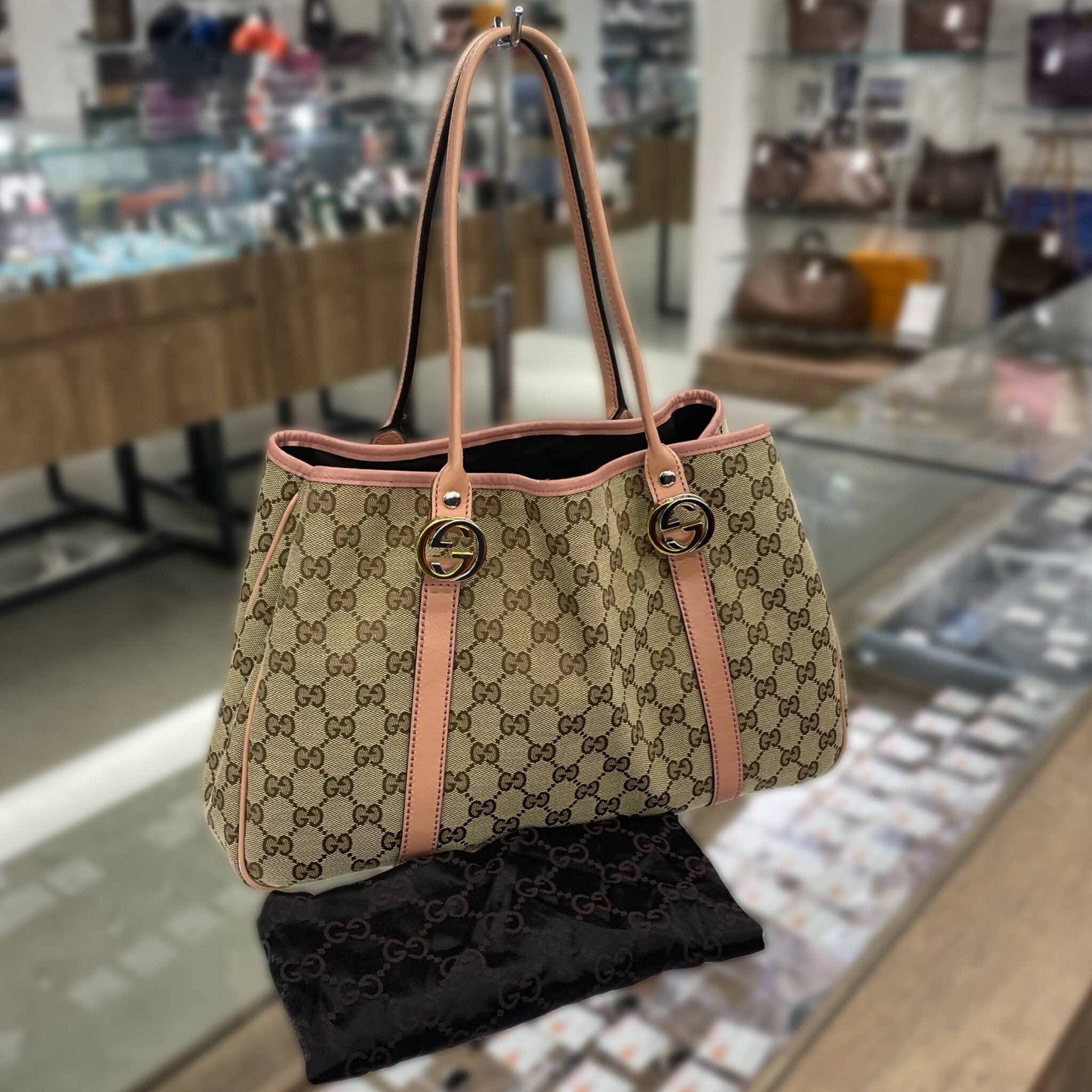 【グッチ 販売】春のお出かけにぴったりなGUCCIのトートバッグが入荷中です🙆🏻♀️🩷