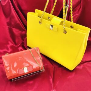 【フェラガモ 販売】リボンとチェーンが魅力のバッグ!!秋色カラーでコーディネート🍂