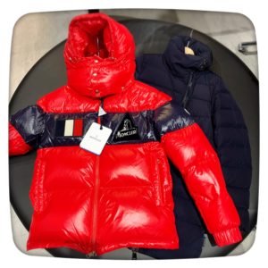 【モンクレール　販売　盛岡】まだまだ売れてますっ💡MONCLER モンクレールのダウンで岩手の寒い冬を乗り切りましょう♡