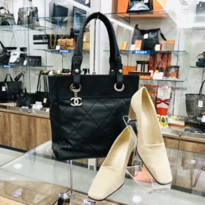 【シャネル　販売】もっとカジュアルにシャネルコーデしたい方にオススメ✨パリビアリッツＰＭ＆パンプス