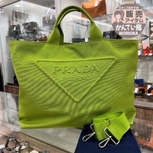 【プラダ　販売】PRADAビビットカラーバッグが入荷中です🤗