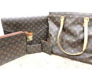 【ＬＯＵＩＳ　ＶＵＩＴＴＯＮ　ルイヴィトン　モノグラム　バッグ　財布】を盛岡市の方から買取させていただきました！