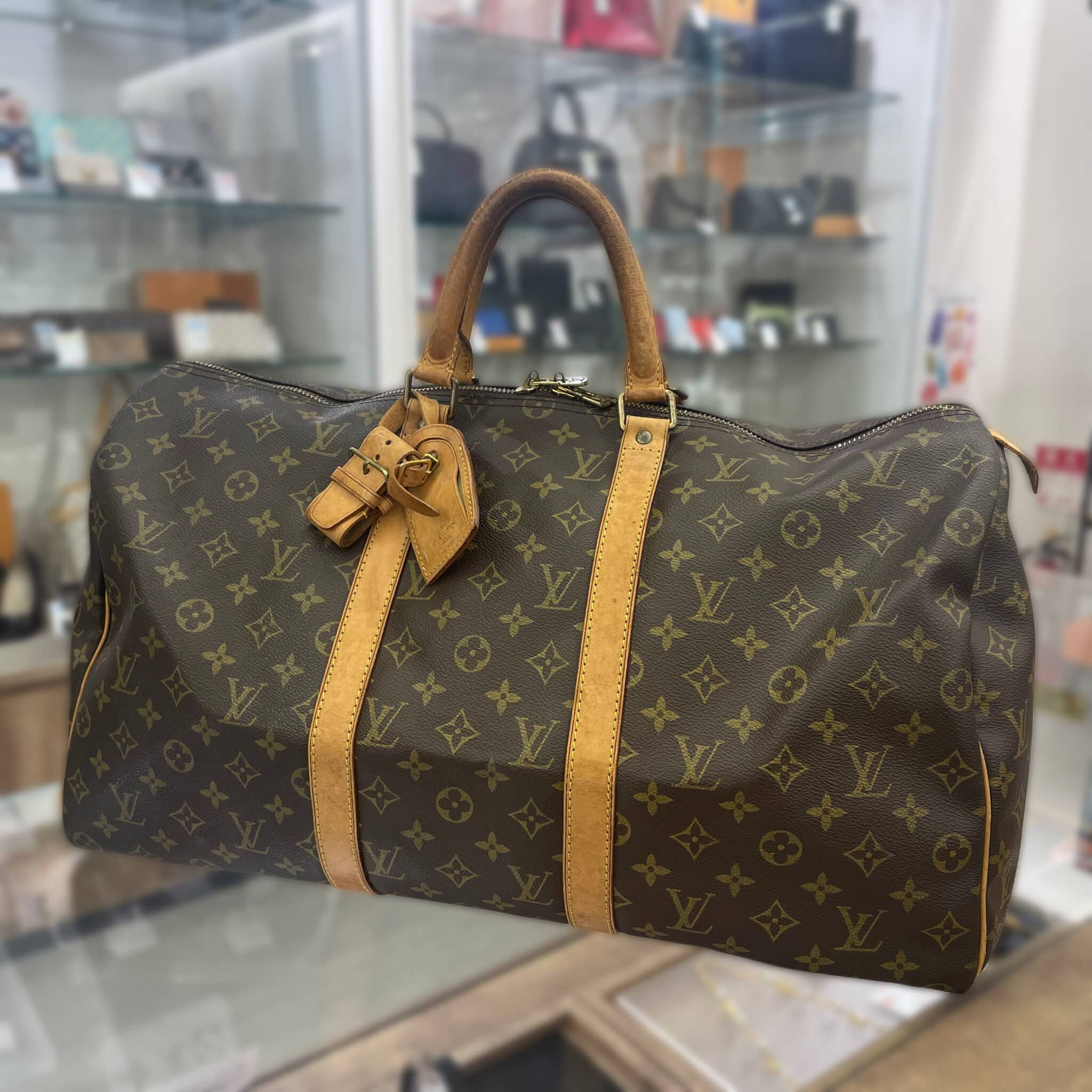 【ルイヴィトン 販売】130年間愛され続けてきたアイコンアイテム『キーポル』入荷しております✨