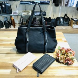 【ボッテガ・ヴェネタ 販売 盛岡】滑らかな肌触りが心地よいイントレチャートのレザー