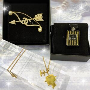 【シャネル　販売　盛岡】胸元にアクセントを♪CHANEL シャネルのアクセサリー