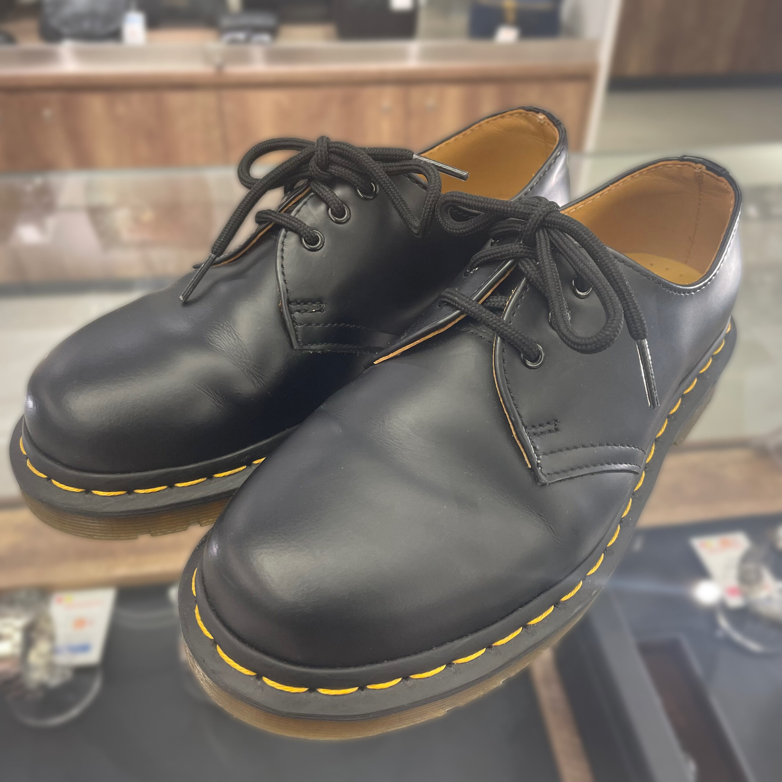 【アパレル 販売】イエローステッチが目を惹く💛ドクターマーチン3ホールシューズが入荷しております🌈