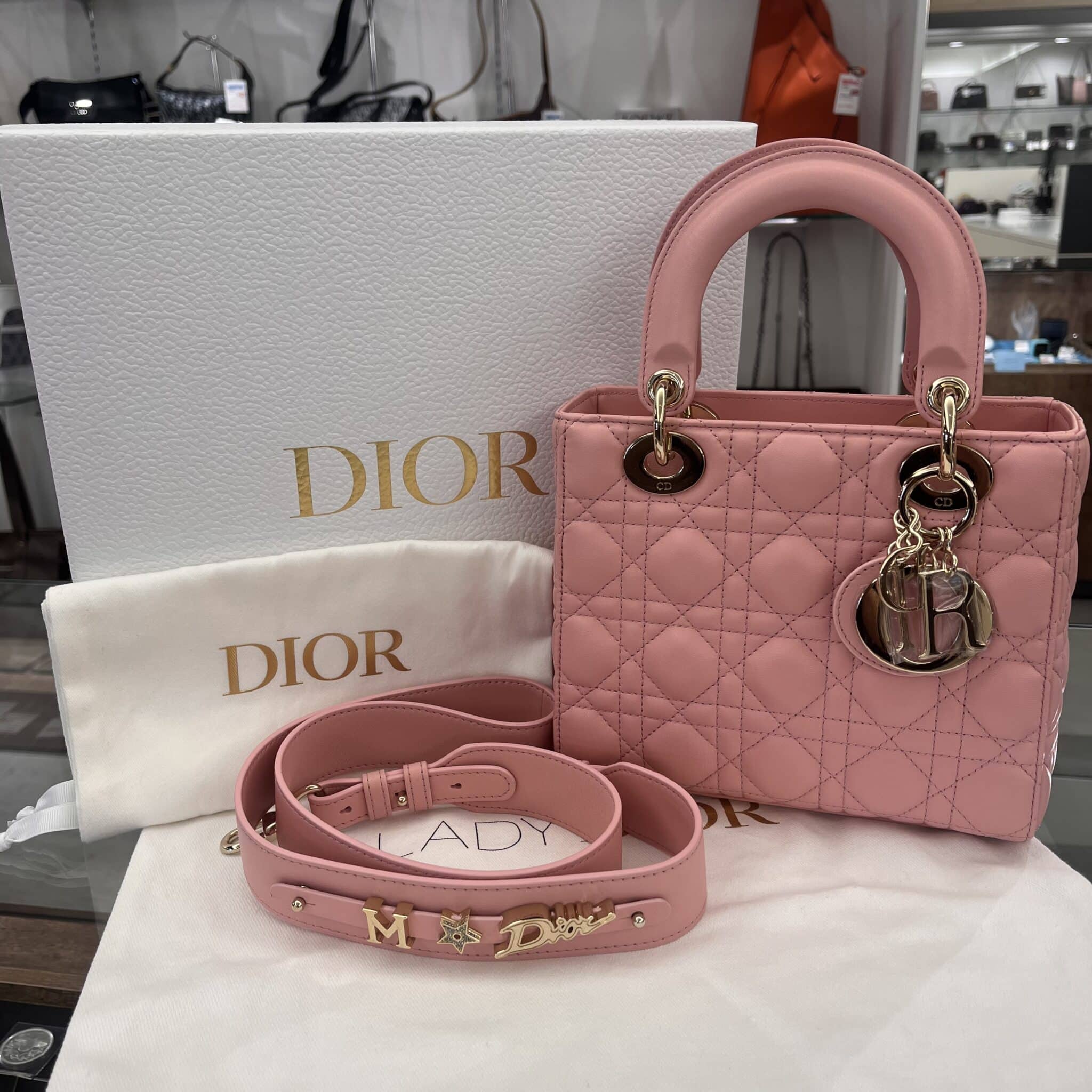 【ディオール　販売】大人気『Lady Dior My ABCDior バッグ』が入荷いたしました👜💛