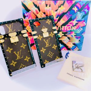 【中古　販売　盛岡】LOUIS VUITTONのスマホグッズ