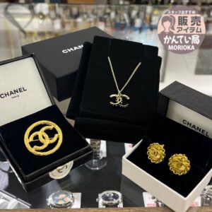 【シャネル　販売】存在感バツグン😍身に着けるだけで気分も上がるCHANELのアクセサリーをご紹介💖
