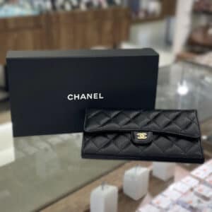 【CHANEL 販売】キャビアスキンの光沢感がとても美しい長財布が入荷中です🖤