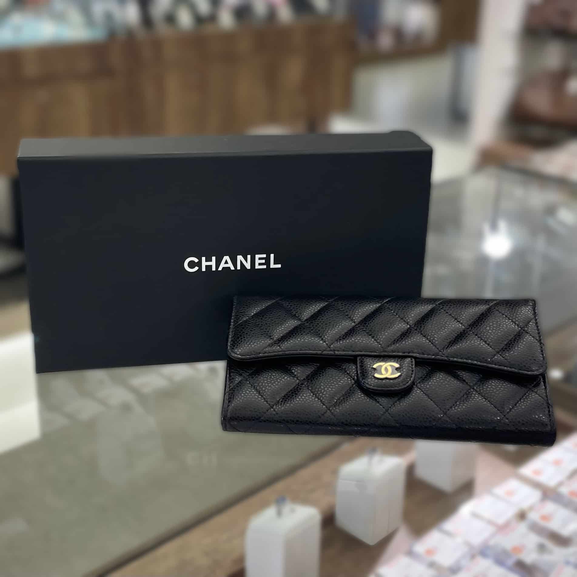 【CHANEL 販売】キャビアスキンの光沢感がとても美しい長財布が入荷中です🖤
