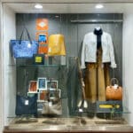 【ブランド 販売】入口にあるハイケースのディスプレイを変更いたしました☔