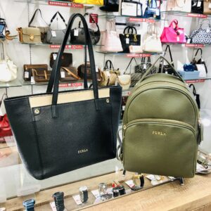 【ブランド　販売】旅行のサブバッグに🧳フルラのレザーリュック＆トートバッグ🍁