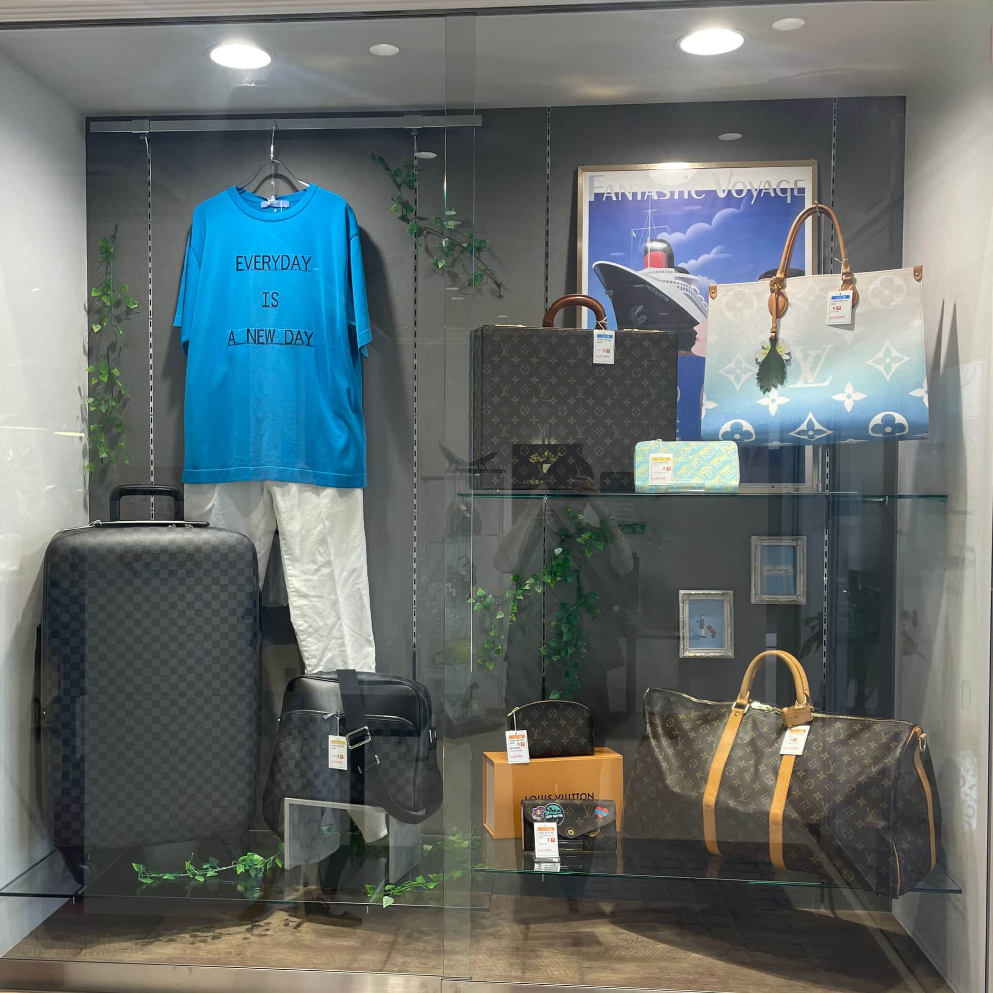 【ブランド 販売】入口のディスプレイを変更いたしました☀⛴
