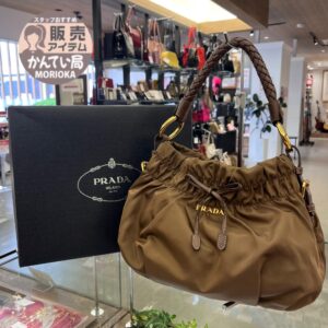 【PRADA 販売】使いやすさはなまる💮とっておきのプラダのバッグが入荷しております👜💕
