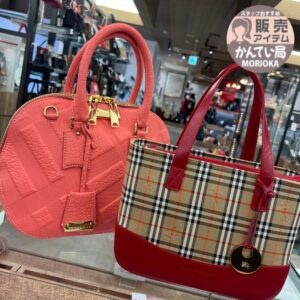 【BURBERRY　販売】BURBERRY バーバリーのハンドバッグも推しまクリスマス～👜💖💖