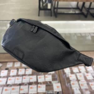 【ルイヴィトン 販売】夏のイベントで大活躍してくれそうなボディバッグが入荷中です🖤