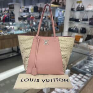 【LOUIS VUITTON　販売】春らしいピンク色が印象的🌸カーフレザーの手触りや質感が高級感たっぷりなバッグが入荷中です🌸