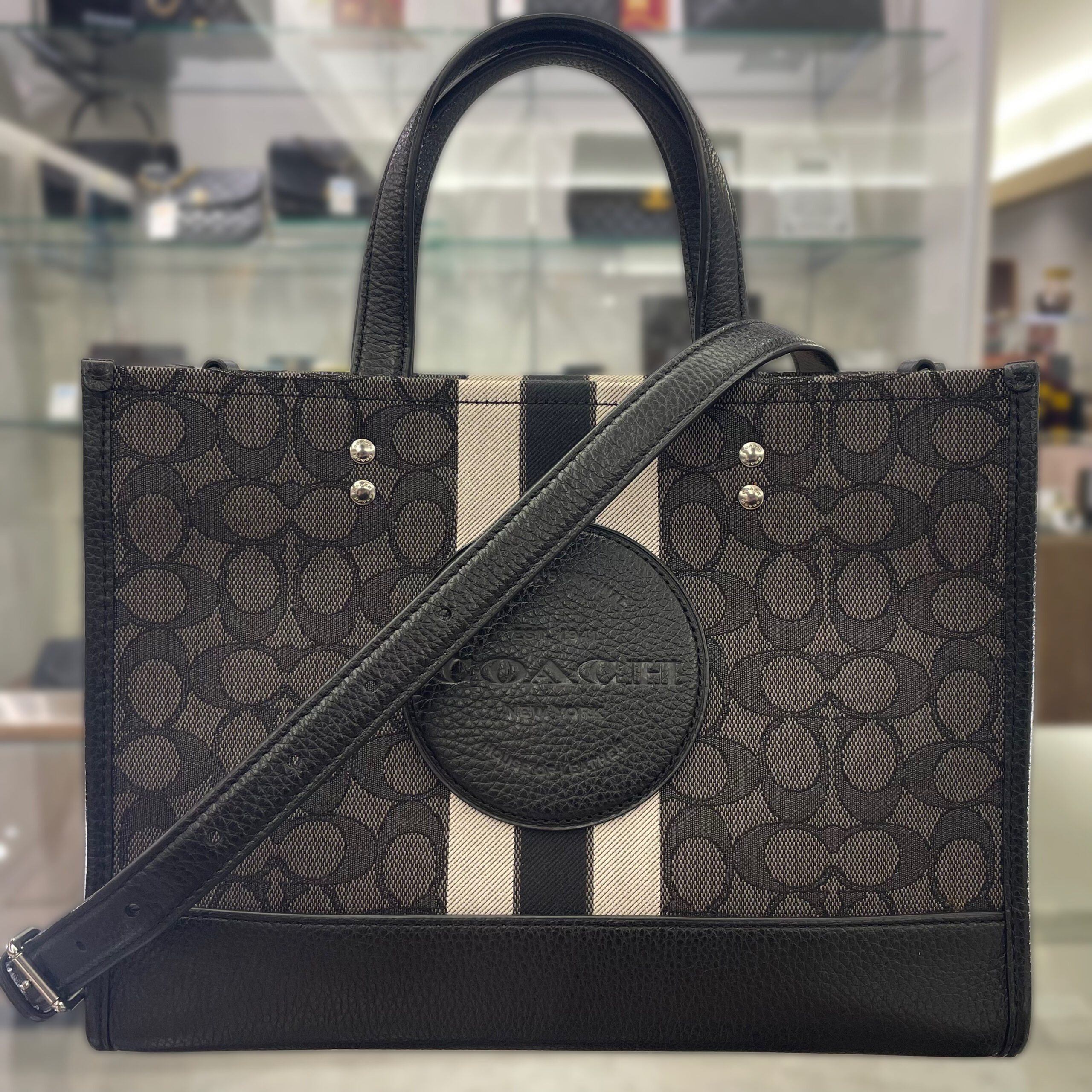 【コーチ 販売】落ち着いたカラーに個性が光る！COACHのバッグが入荷しております🖤🖤