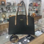 【コーチ 販売】シンプルだからこそ映える、大人のCOACHバッグ が入荷しております✨