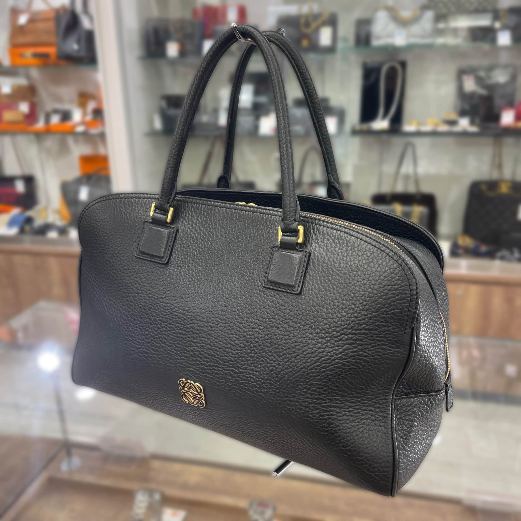 【ブランド 販売】黒×ゴールド金具が上品で可愛い💘ロエベのハンドバッグが入荷中です👌✨