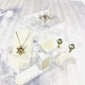 【ジュエリー 販売 盛岡】雪の結晶のモチーフ ❄ 澄んだライトブルーのイヤリング・リング