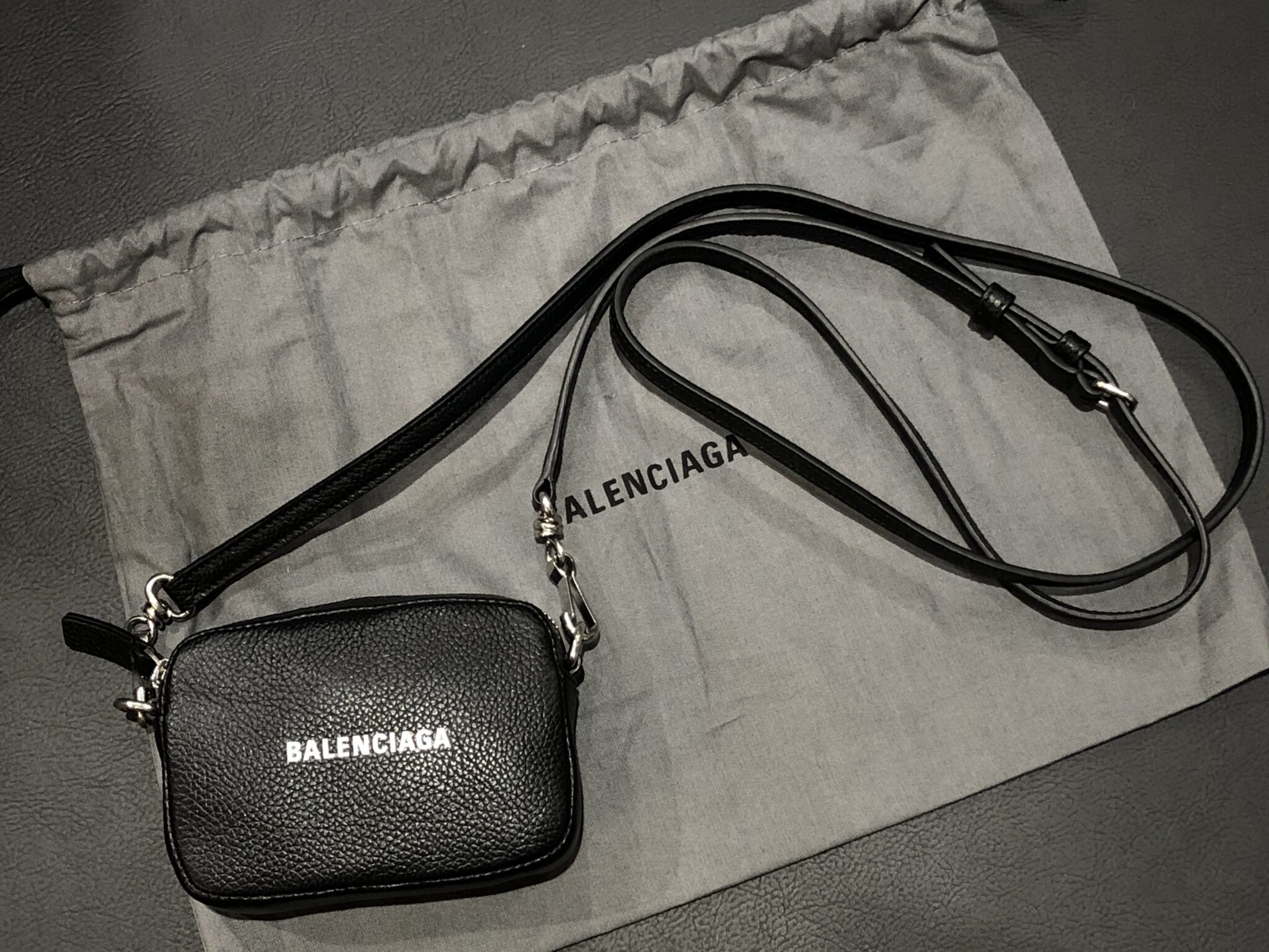 Balenciaga ショルダーポーチ ブラック数回使用しています