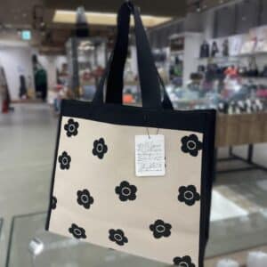 【ブランド 販売】未使用の状態のお品物✨デイジー柄が素敵なトートバッグが入荷中です💛
