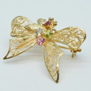 【ジュエリー 販売】上品で大人可愛いリボンモチーフが素敵🎀✨K18リボンモチーフブローチはいかがですか❓