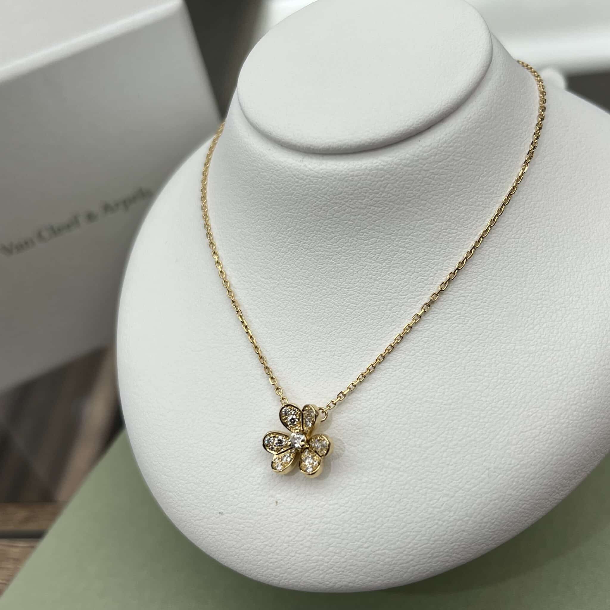 【ブランドジュエリー　販売】Van Cleef & Arpelsからフリヴォルペンダントが入荷しました✿