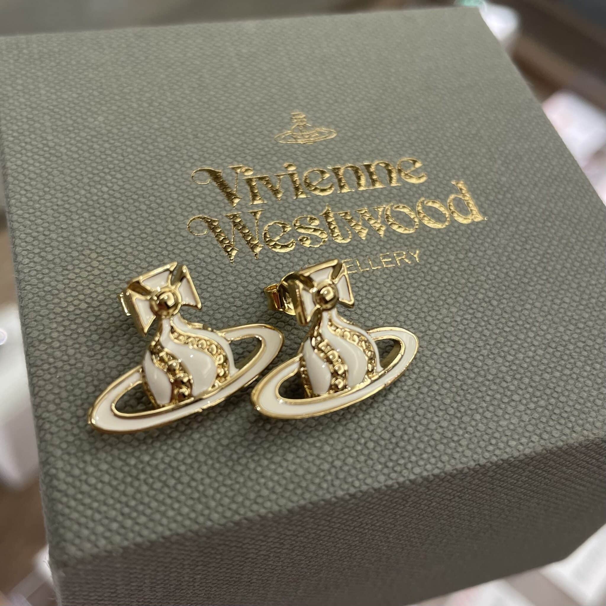 【ヴィヴィアンウエストウッド 販売】色々なファッションのアクセントに活躍してくれそうなオーブピアスが入荷中です👏🏻