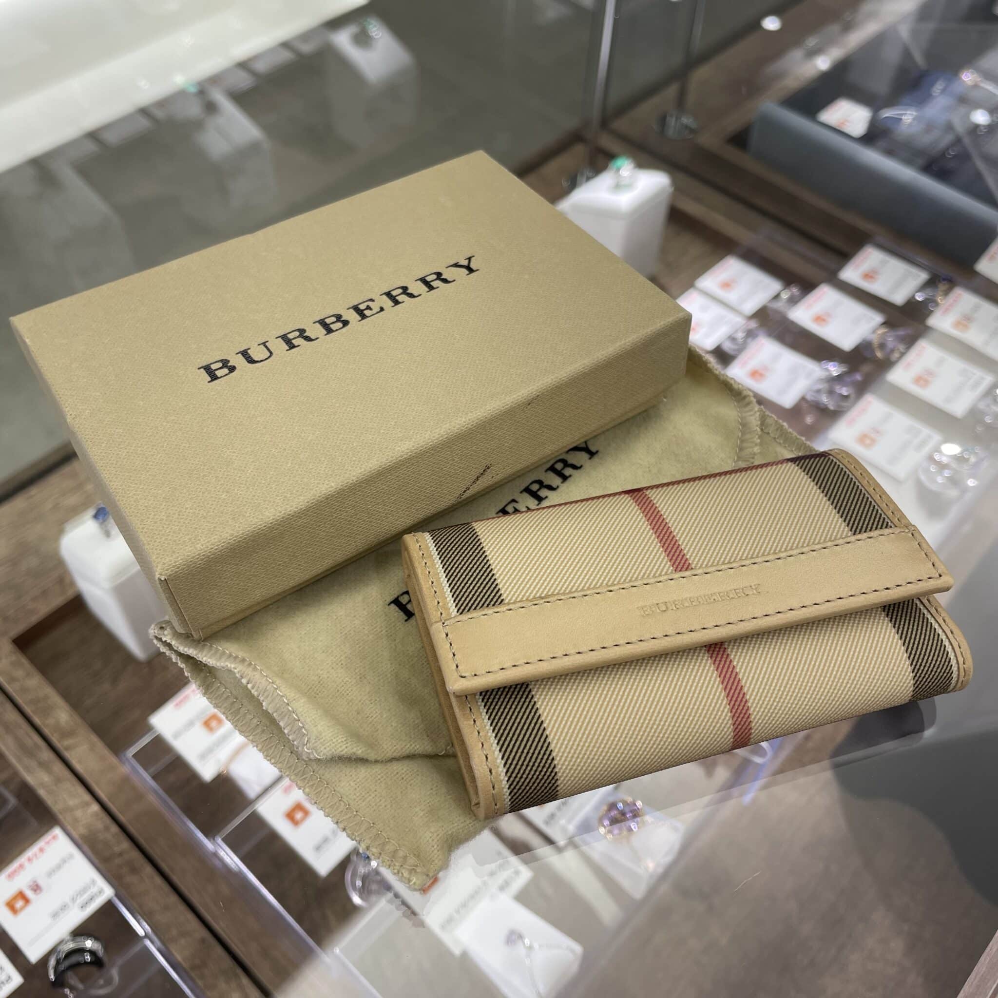 【バーバリー 販売】バーバリーチェックが印象的な6連キーケースが入荷中です💛