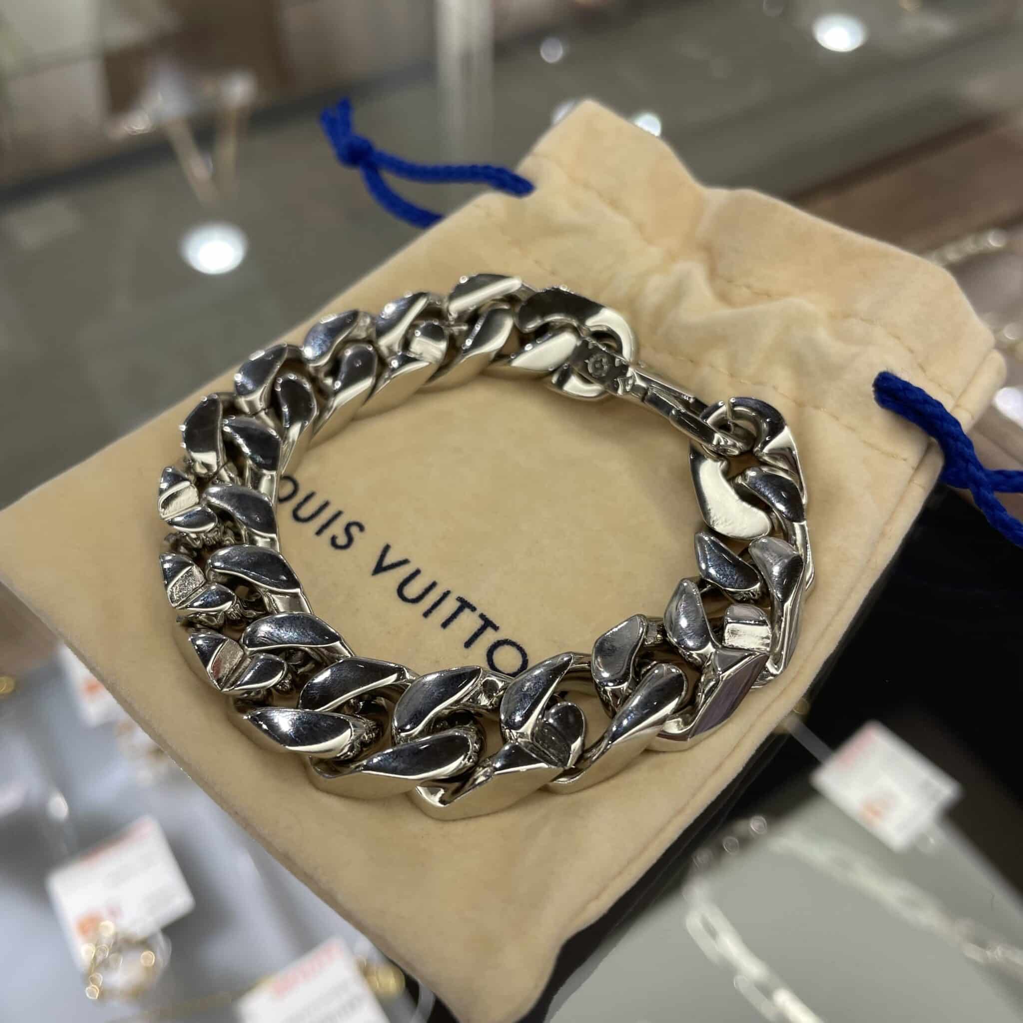 【ルイヴィトン 販売】太めのチェーンが存在感たっぷり!ブレスレットを探していた方におすすめです🙆🏻♀️💕