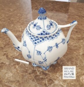 【ロイヤルコペンハーゲン Royal Copenhagen ブルーフルーテッド フルレース ティーポット】を盛岡市のお客様よりお買取させていただきました!