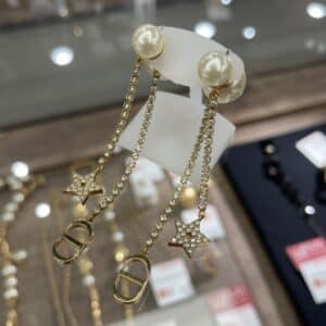 【ジュエリー 販売】キラキラと揺れる輝きが上品で素敵なディオールのピアスが入荷中です🌟