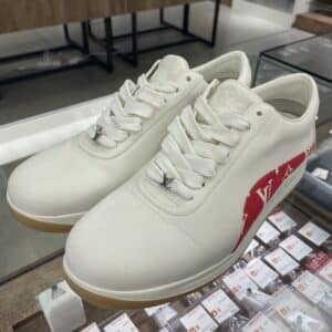 【ルイヴィトン 販売】秋の旅行にもぴったりなルイヴィトン×シュプリームのスニーカーが入荷中です❤️