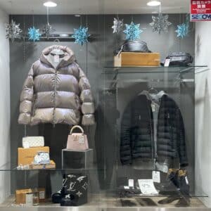 【ブランド 販売】入口のハイケースのディスプレイを変更しました⛄✨